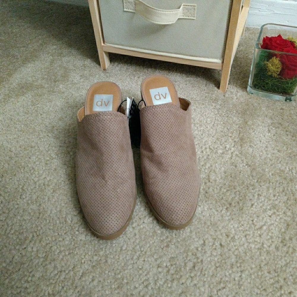 Nude mules, with tag